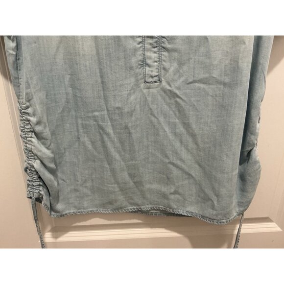 Chicos Top Size 1 (Medium) Lightweight Denim Look Adj. Rouched Sides VNeck - Picture 3 of 8